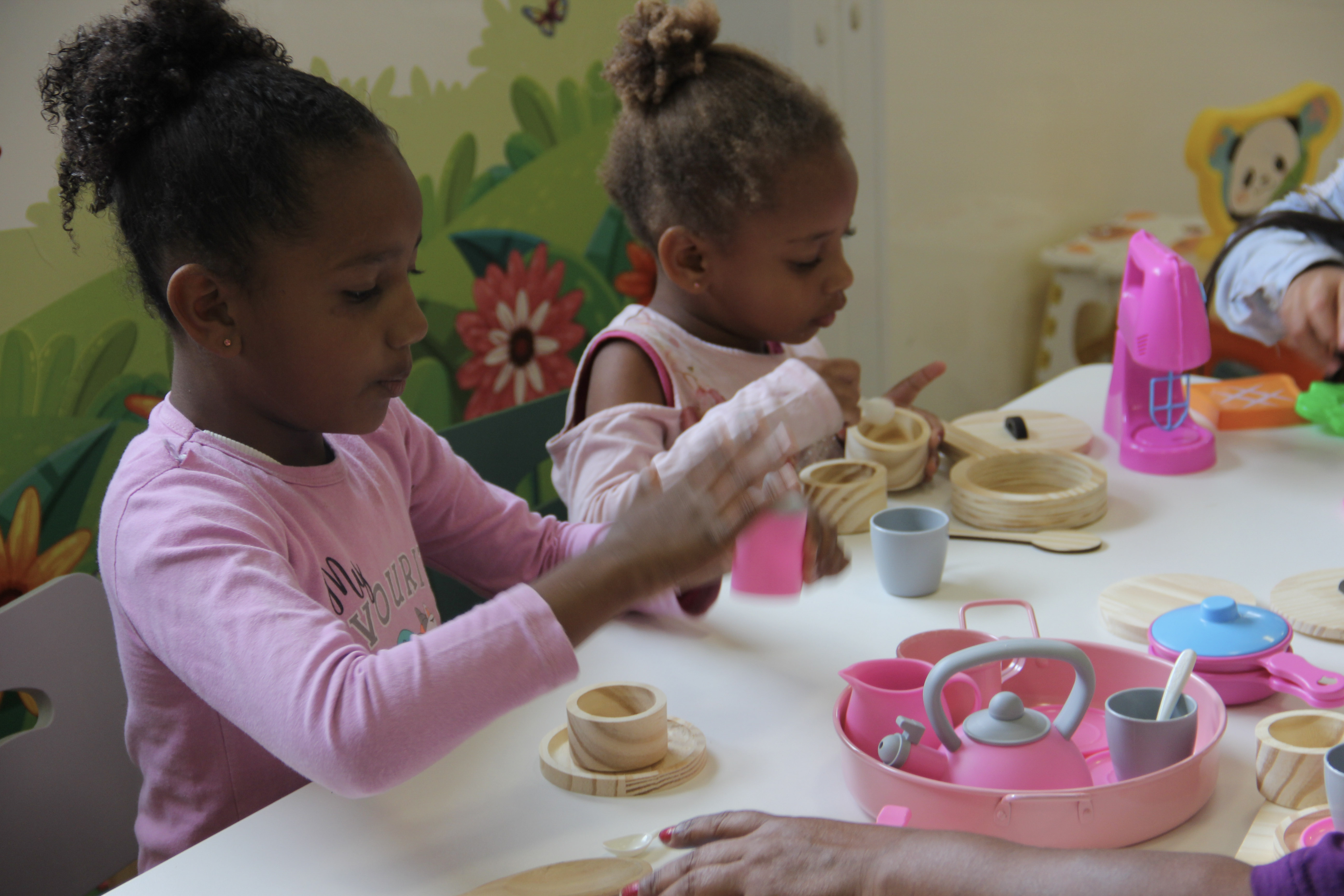 Foto ilustrativa – imagem não retrata crianças acolhidas em SAICAs